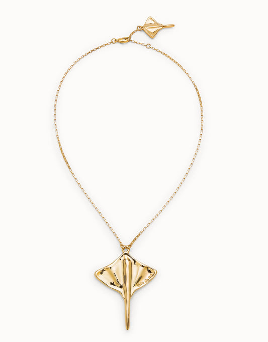 Uno de 50 Gold Short Chain Pendant Necklace with Manta Ray COL1930