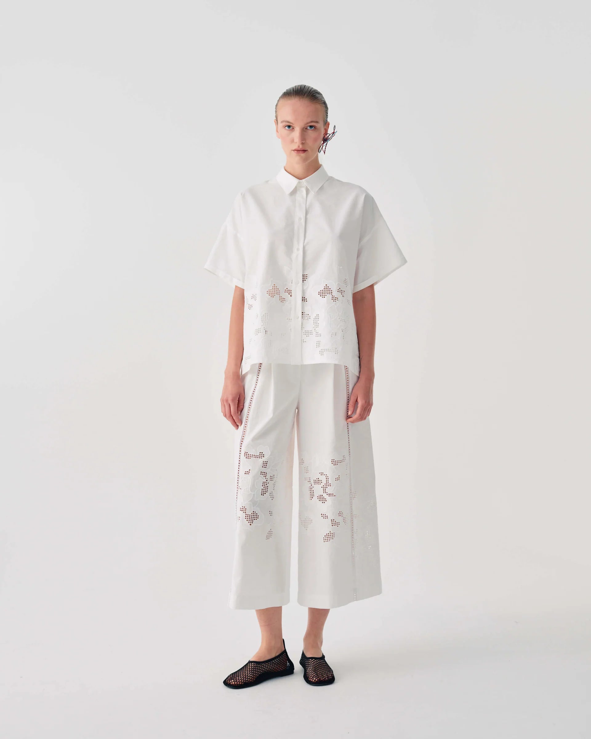 wide-leg trousers with details